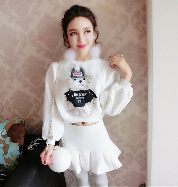 Naiste vabaaja komplekt kaheosalisest seelikust ja pluusist