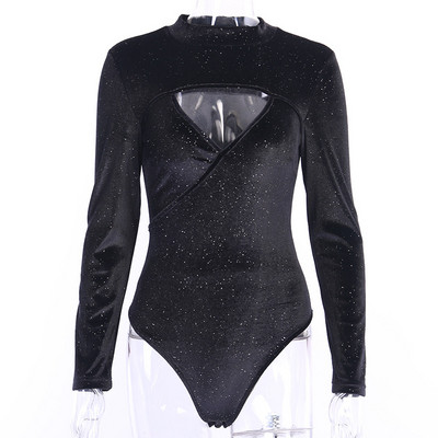Moderan ženski crni bodi od baršuna i sjajnih čestica