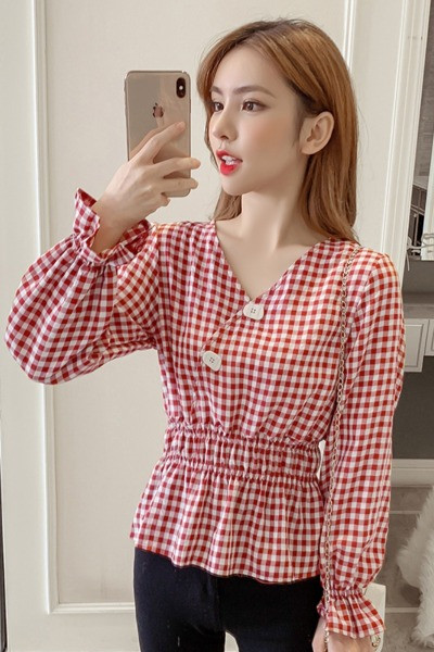 Ruuduline naiste särk nööpide ja spitsikaelusega