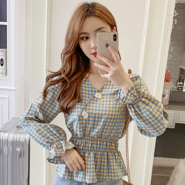 Ruuduline naiste särk nööpide ja spitsikaelusega