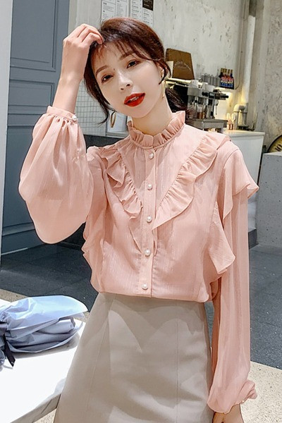 Modern női ing alacsony pólógallérral, gombokkal és széles ujjakkal