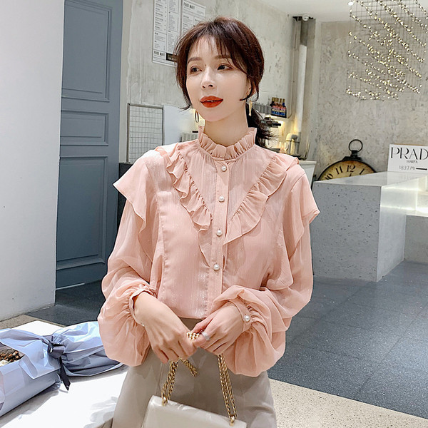 Modern női ing alacsony pólógallérral, gombokkal és széles ujjakkal