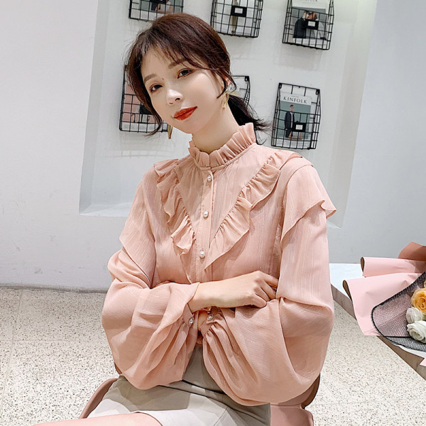 Modern női ing alacsony pólógallérral, gombokkal és széles ujjakkal