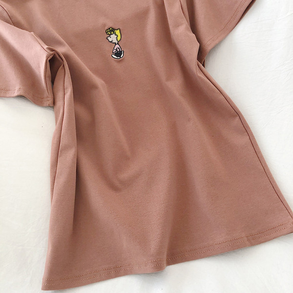 Női alkalmi blúz több színben, hímzéssel, ovális nyakkivágással