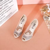 Naiste elegantsed kingad kaunistusega - kivid