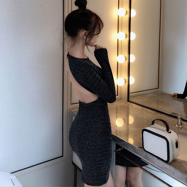 Aktuális női ruha csupasz háttal és hosszú ujjal