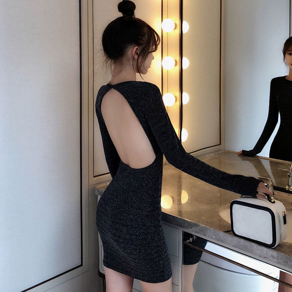 Aktuális női ruha csupasz háttal és hosszú ujjal