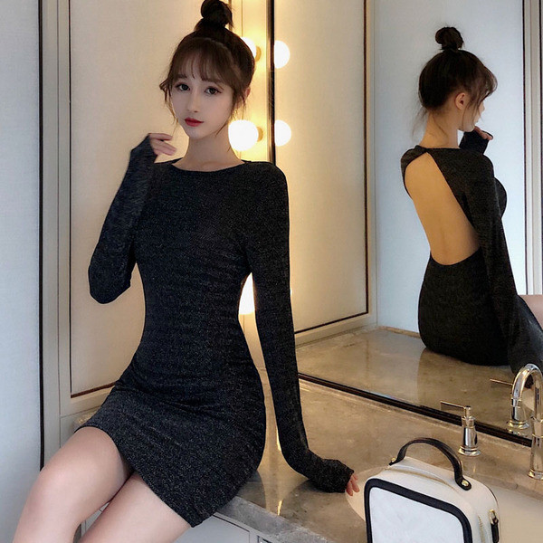 Aktuális női ruha csupasz háttal és hosszú ujjal