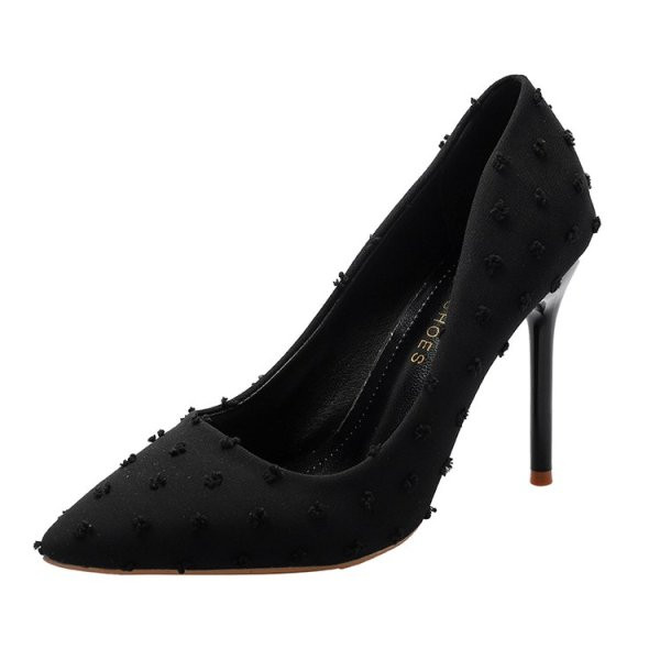 Elegantne kõrge tekstiilist kontsaga teravatipuline jalatsite mudel