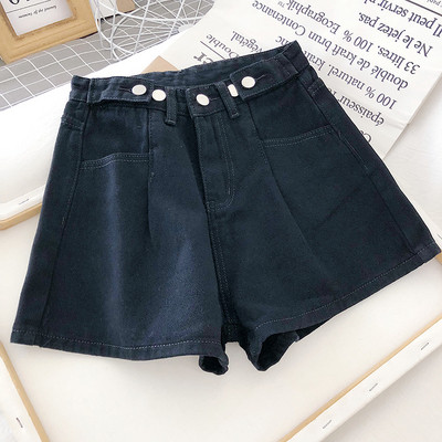 Must-valged vabaaja naiste lühikesed püksid