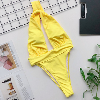 Цял бански с една презрамка и изрязани части