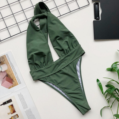 Цял бански с една презрамка и изрязани части