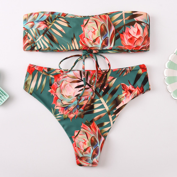 Värviline kaheosaline lillemustri ja paelaga ülaosaga ujumistrikoo