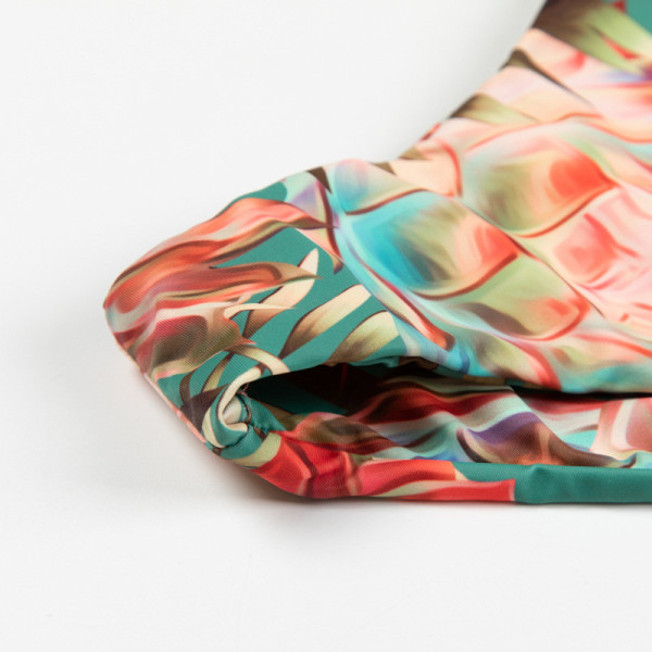 Värviline kaheosaline lillemustri ja paelaga ülaosaga ujumistrikoo