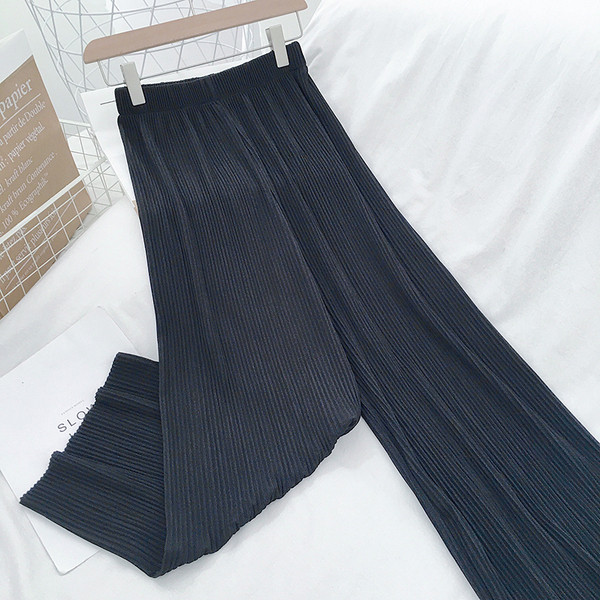 Naiste moodsad kolmes värvitoonis plisseeritud püksid