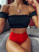 Uus ujumistrikoo mudel elastse musta ülaosa ja punase allosaga