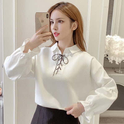 Moodne naiste särk klassikalise krae, paelte ja pikkade varrukatega