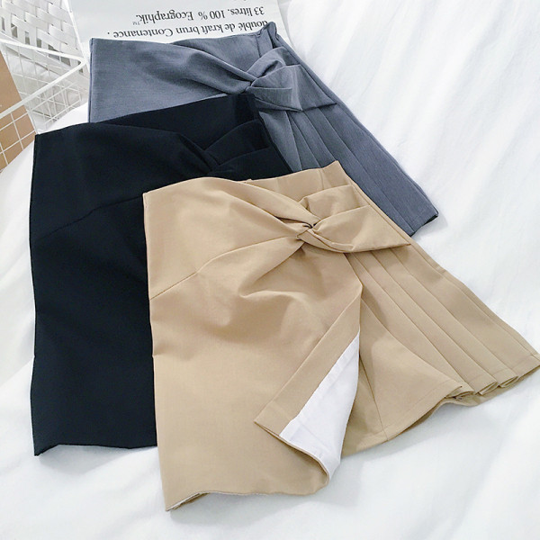 Naiste kaasaegne seelik kolmes värvitoonis asümmeetriline mudel