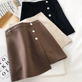 Naiste aktuaalne lühikese seeliku tavaline mudel kolmes värvitoonis