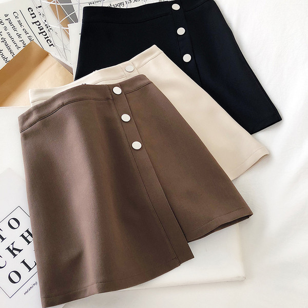 Naiste aktuaalne lühikese seeliku tavaline mudel kolmes värvitoonis