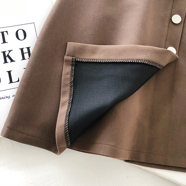 Naiste aktuaalne lühikese seeliku tavaline mudel kolmes värvitoonis