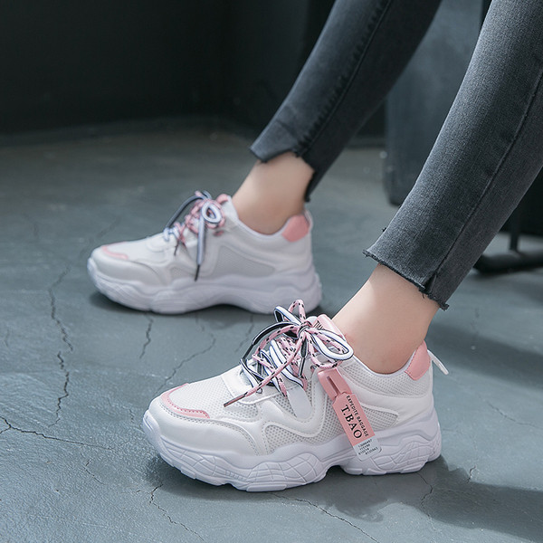 Καθημερινά γυναικεία  αθλητικά παπούτσια  από έκο δέρμα και ύφασμα και χοντρή σόλα