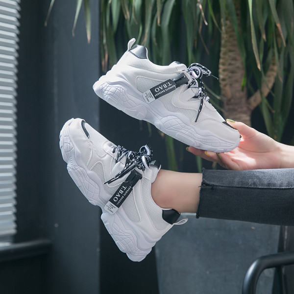 Καθημερινά γυναικεία  αθλητικά παπούτσια  από έκο δέρμα και ύφασμα και χοντρή σόλα