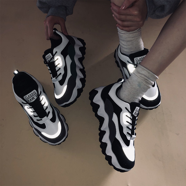 Kareda talla ja ökonahast ja ökoseemisnahast paeltega naiste vabaaja tossud