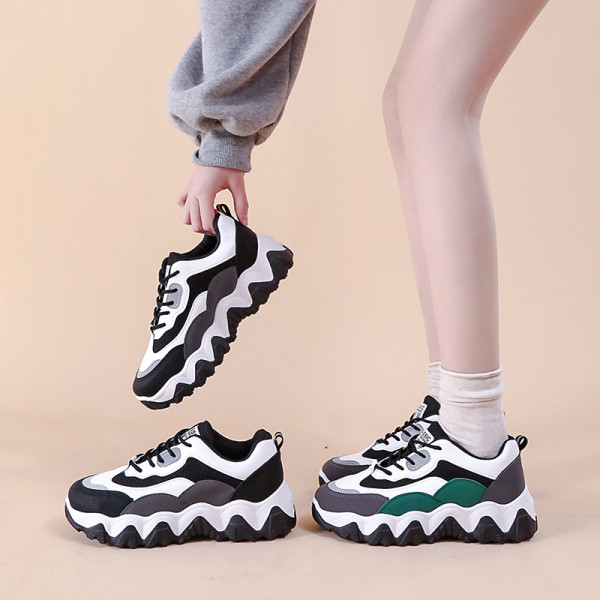 Kareda talla ja ökonahast ja ökoseemisnahast paeltega naiste vabaaja tossud