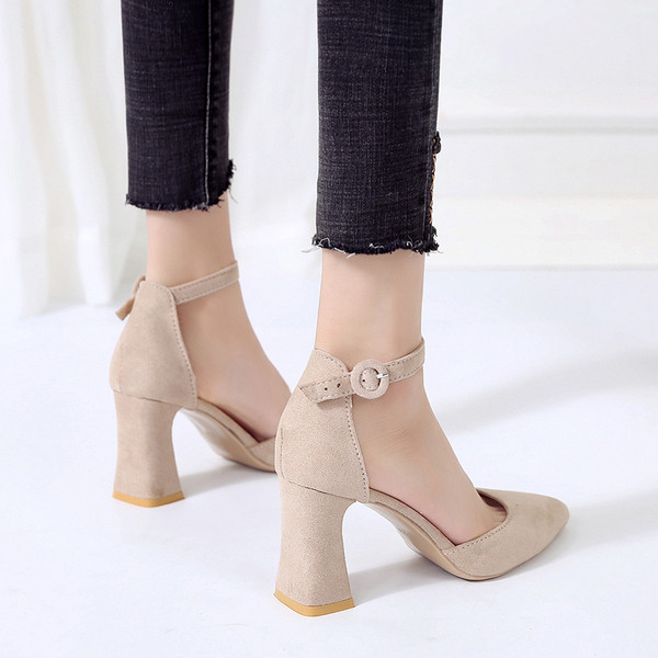 Moodsad naiste kingad ökoseemisnahast ja kõrge paksu kontsaga