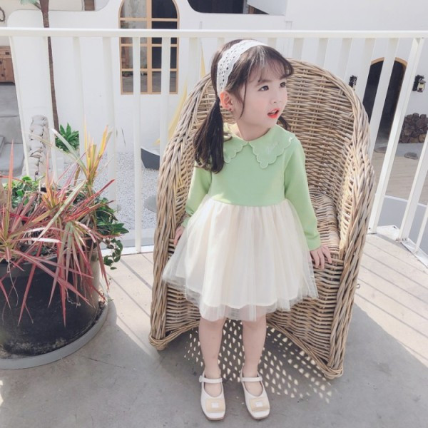 Stílusos gyerekruha hosszú ujjal és ovális nyakkivágással