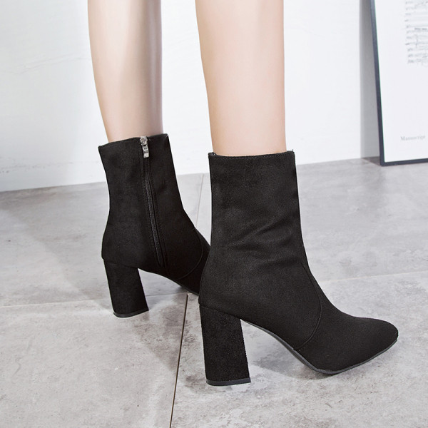 Ženske proljetno-jesenske čizme od eko brušene kože na petu - model na špic