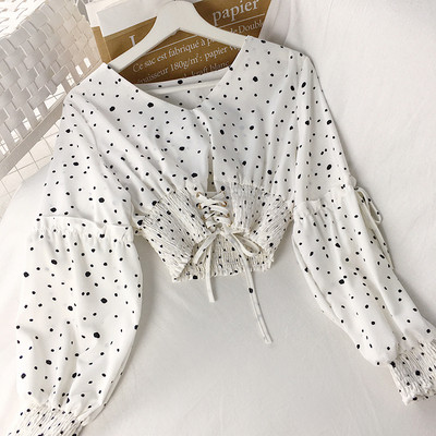 Modern női rövid, pöttyös blúz, három színben, nyakkendővel