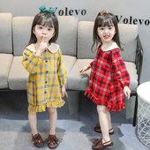 Kockás gyerekruha gombokkal és hosszú ujjal