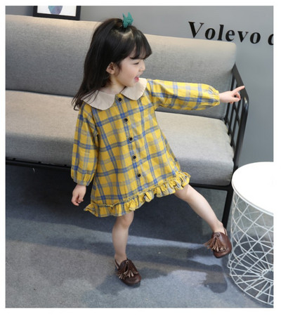 Kockás gyerekruha gombokkal és hosszú ujjal