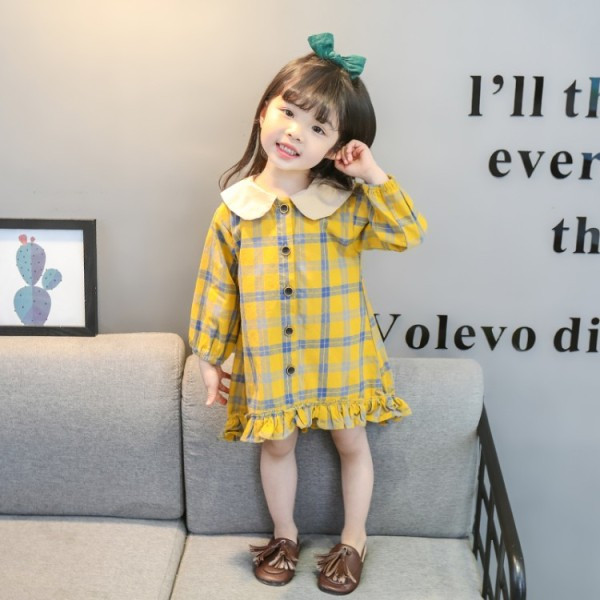 Kockás gyerekruha gombokkal és hosszú ujjal