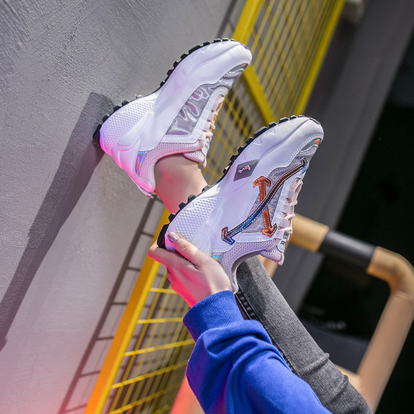 Ženske moderne tenisice od eko kože i tekstila sa grubim đonom od 4 cm