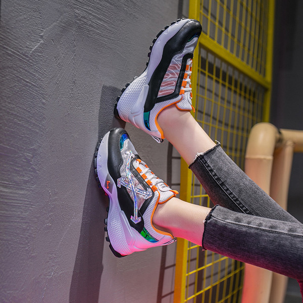 Ženske moderne tenisice od eko kože i tekstila sa grubim đonom od 4 cm