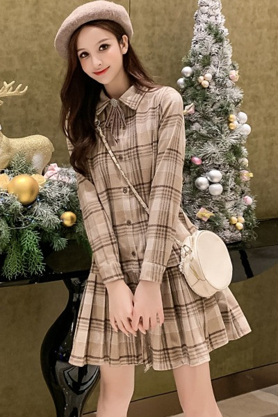 Rövid, hosszú ujjú női kockás ruha