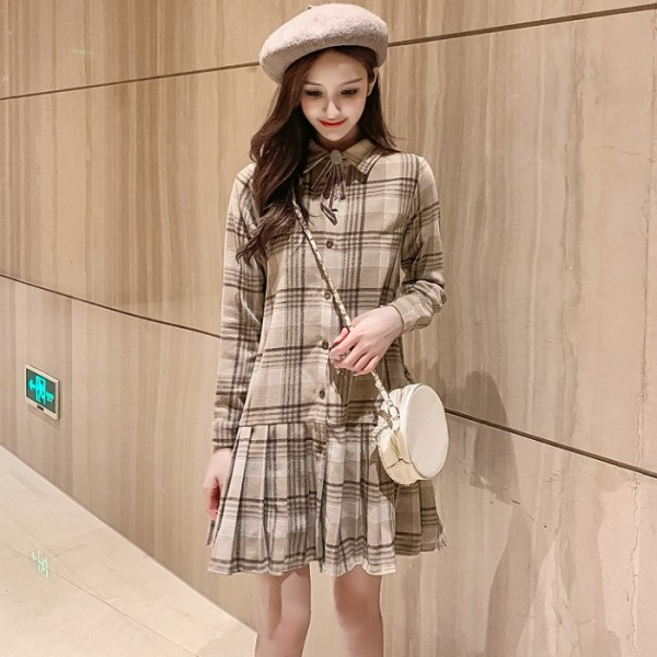 Rövid, hosszú ujjú női kockás ruha