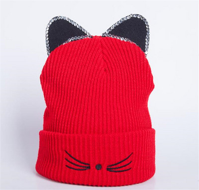 Naiste kootud müts 3D elemendi ja kivikestega