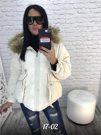 Modern női kabát kapucnival és derékkötővel