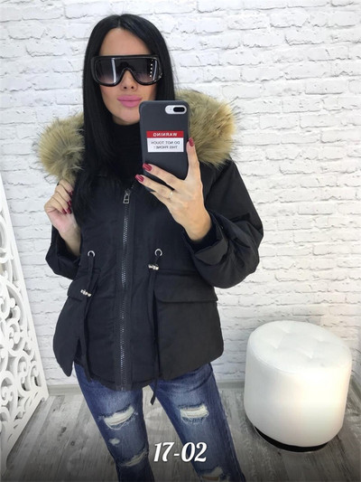 Modern női kabát kapucnival és derékkötővel