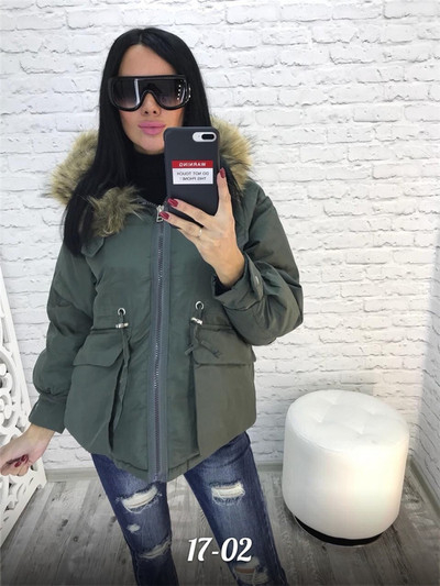 Modern női kabát kapucnival és derékkötővel