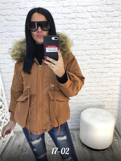 Modern női kabát kapucnival és derékkötővel