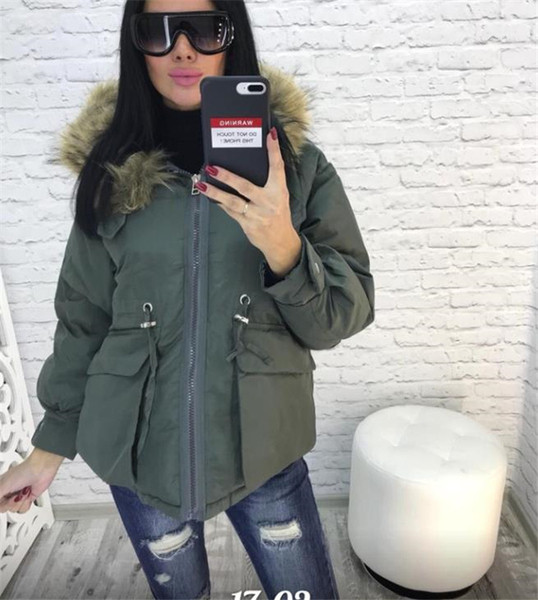 Modern női kabát kapucnival és derékkötővel