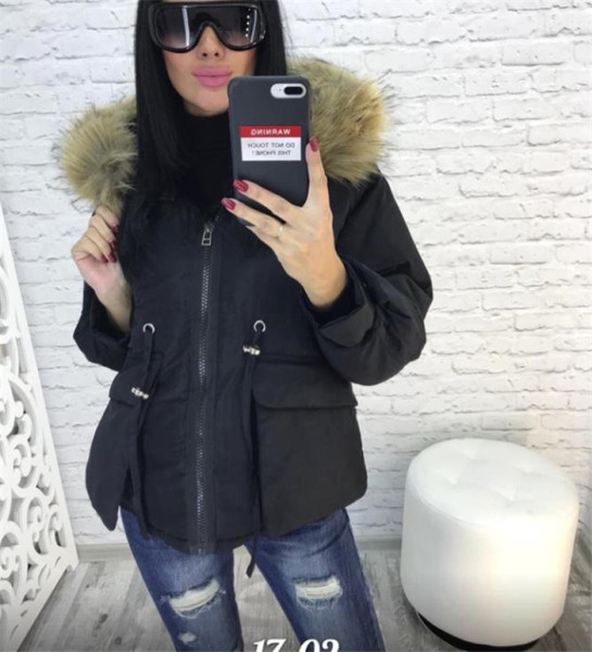 Modern női kabát kapucnival és derékkötővel