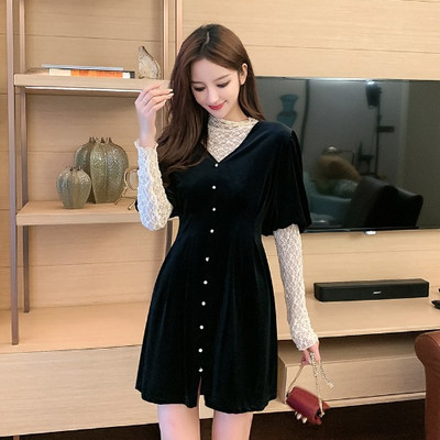 Sametist naiste kleit spitsikaelusega ja nööpidega