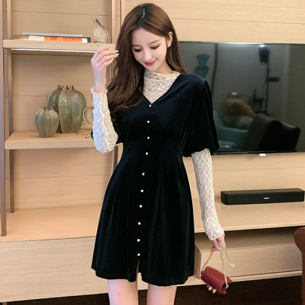 Sametist naiste kleit spitsikaelusega ja nööpidega