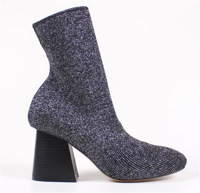 Stiilsed läikiva efektiga naiste saapad - soki tüüpi